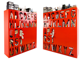 Illustration for article titled A Typography Geek's Dream Bookshelf